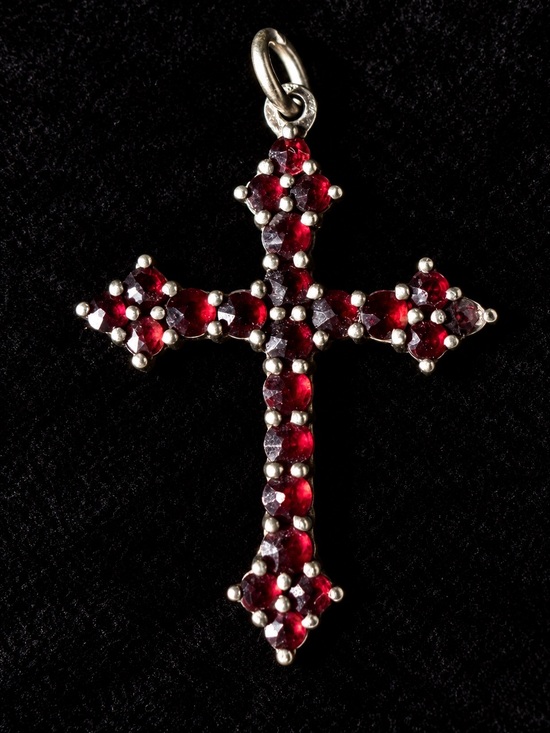 None Jewelry - Vintage Red Garnet Cross Pendant Necklace